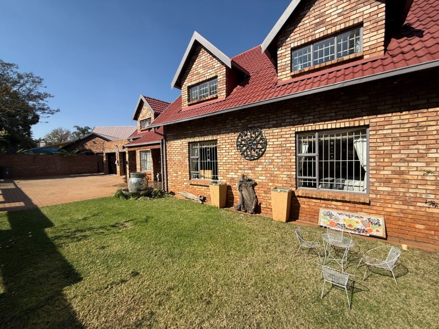 5 Bedroom Property for Sale in Zwartkop Gauteng