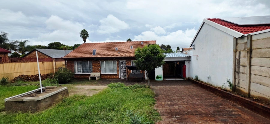 3 Bedroom Property for Sale in Erasmia Gauteng