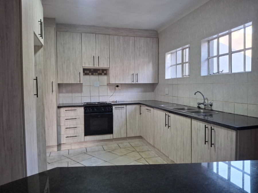 5 Bedroom Property for Sale in Dalpark Gauteng