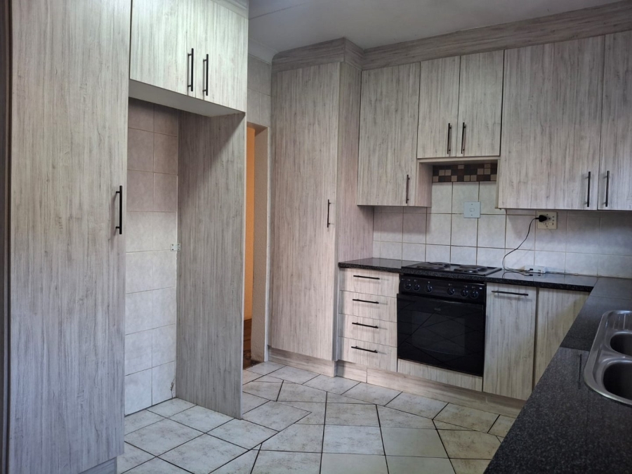5 Bedroom Property for Sale in Dalpark Gauteng