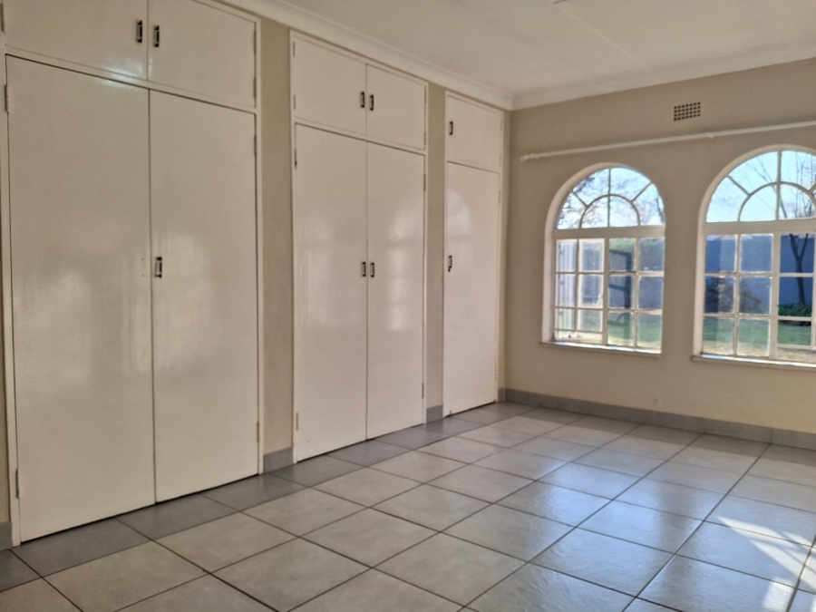 5 Bedroom Property for Sale in Dalpark Gauteng