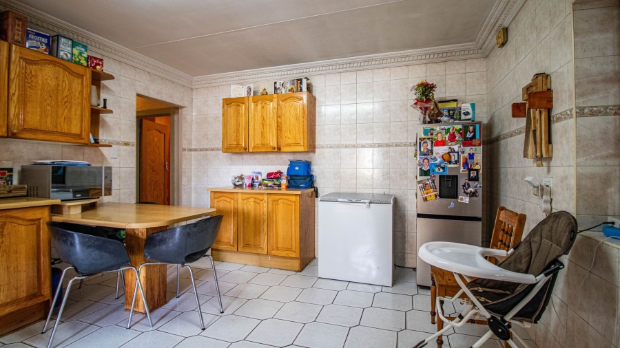 5 Bedroom Property for Sale in Primrose East Gauteng