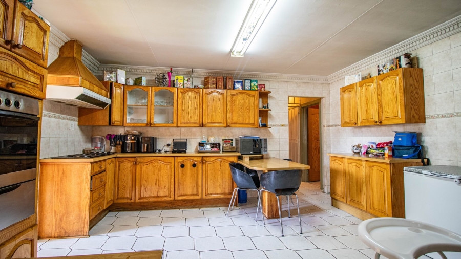 5 Bedroom Property for Sale in Primrose East Gauteng