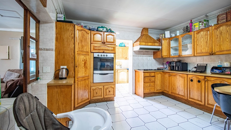 5 Bedroom Property for Sale in Primrose East Gauteng