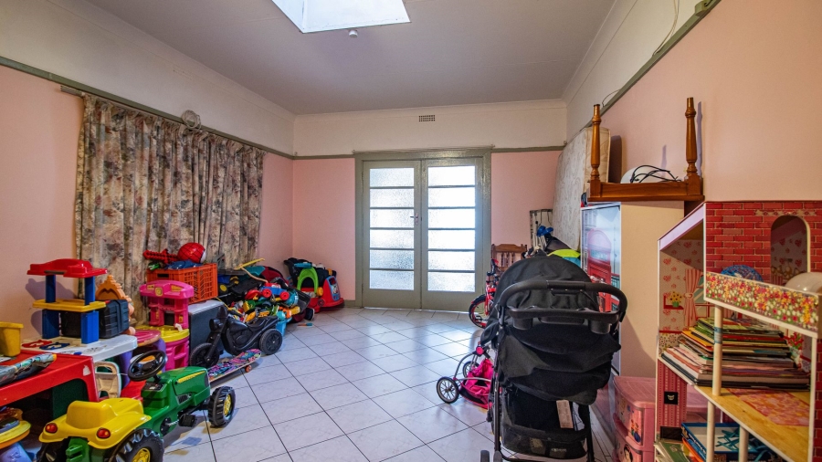5 Bedroom Property for Sale in Primrose East Gauteng