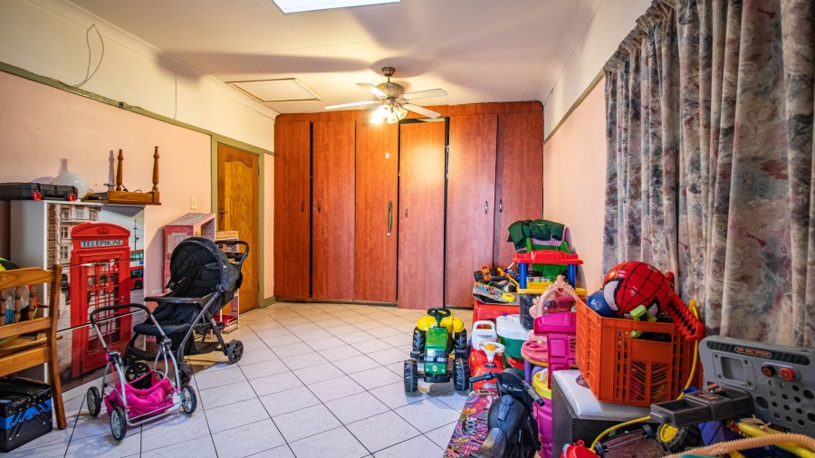5 Bedroom Property for Sale in Primrose East Gauteng