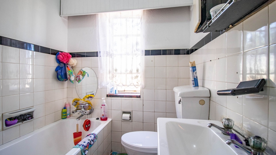 5 Bedroom Property for Sale in Primrose East Gauteng