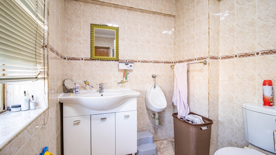 5 Bedroom Property for Sale in Primrose East Gauteng
