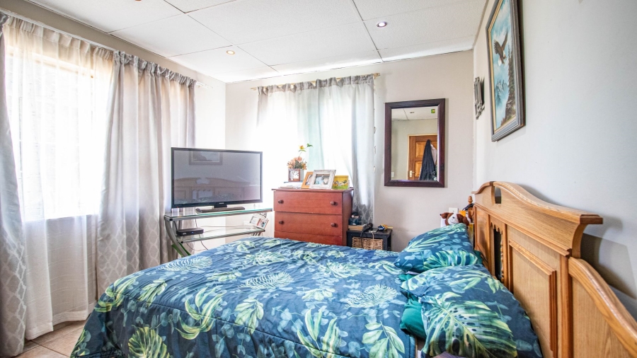 5 Bedroom Property for Sale in Primrose East Gauteng
