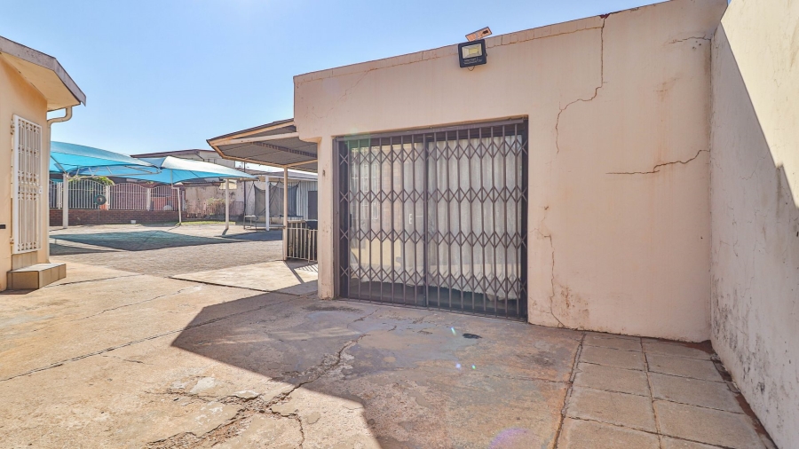 5 Bedroom Property for Sale in Primrose East Gauteng