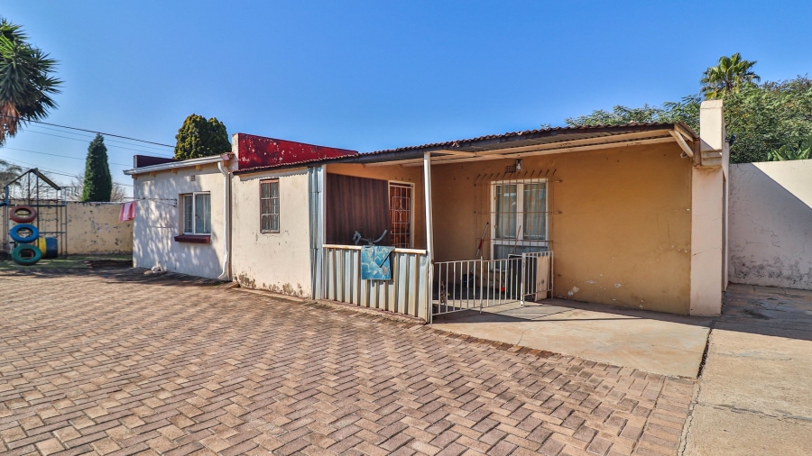 5 Bedroom Property for Sale in Primrose East Gauteng