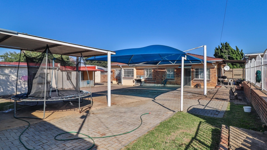 5 Bedroom Property for Sale in Primrose East Gauteng