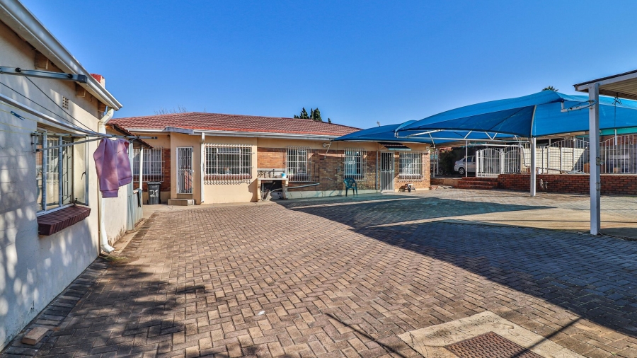 5 Bedroom Property for Sale in Primrose East Gauteng