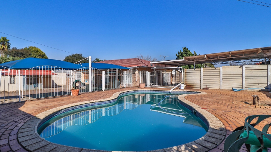 5 Bedroom Property for Sale in Primrose East Gauteng