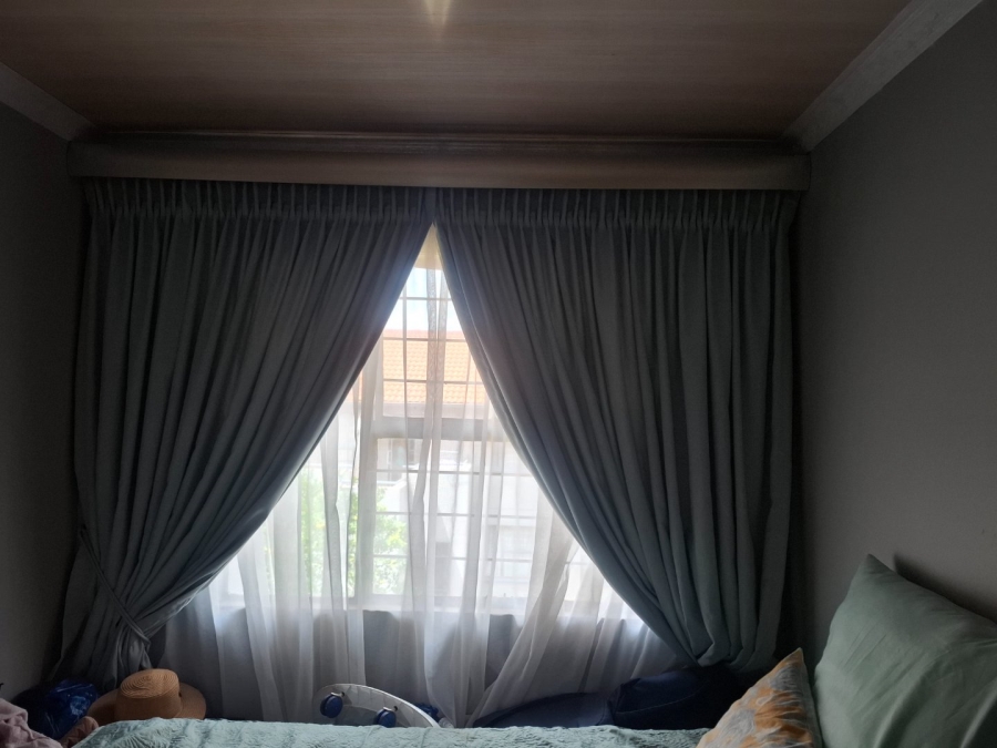 3 Bedroom Property for Sale in Die Hoewes Gauteng