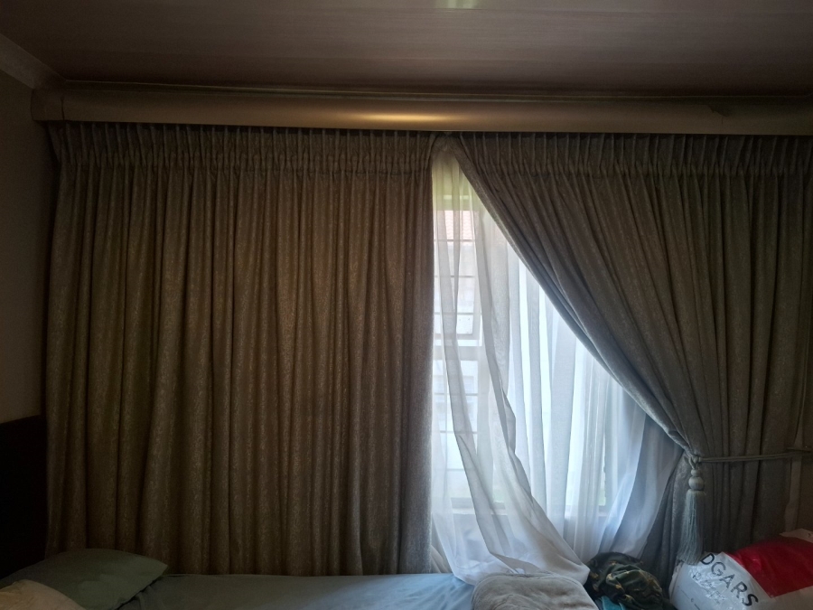 3 Bedroom Property for Sale in Die Hoewes Gauteng