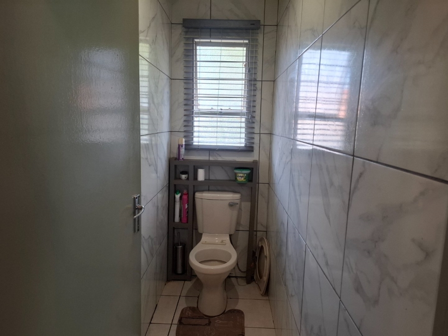 3 Bedroom Property for Sale in Die Hoewes Gauteng