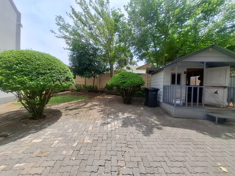 3 Bedroom Property for Sale in Die Hoewes Gauteng