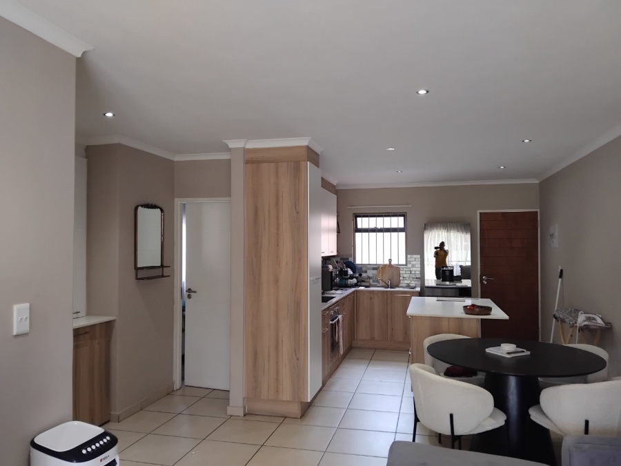 2 Bedroom Property for Sale in Die Hoewes Gauteng