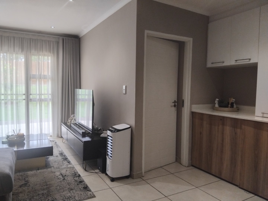 2 Bedroom Property for Sale in Die Hoewes Gauteng