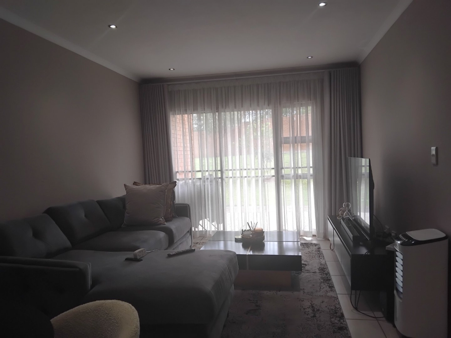 2 Bedroom Property for Sale in Die Hoewes Gauteng