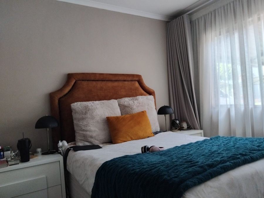 2 Bedroom Property for Sale in Die Hoewes Gauteng