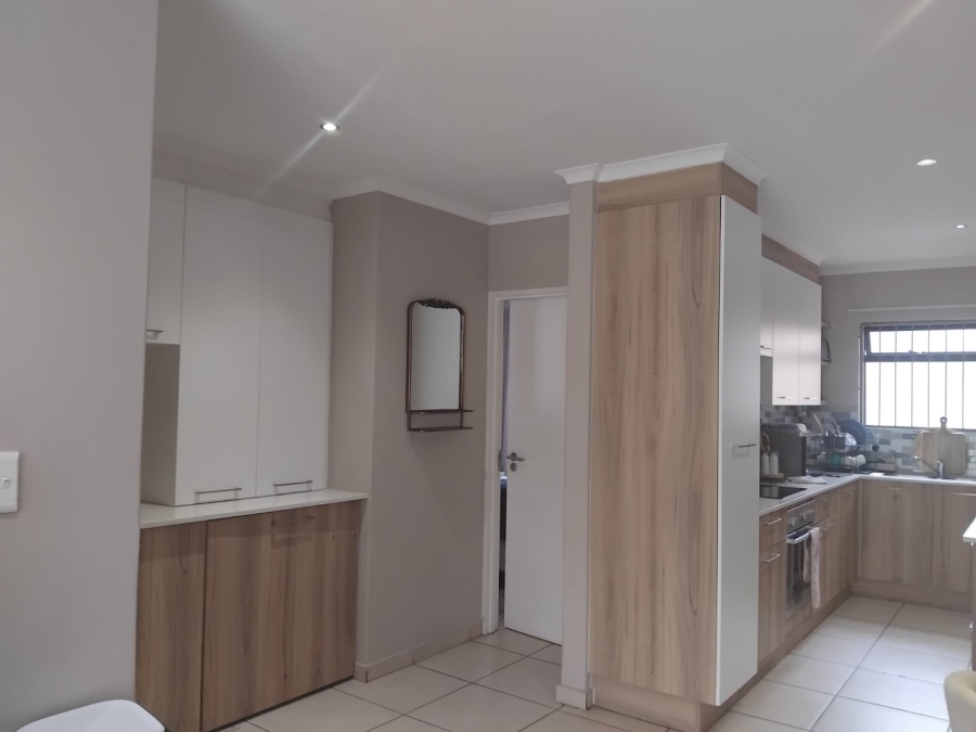 2 Bedroom Property for Sale in Die Hoewes Gauteng