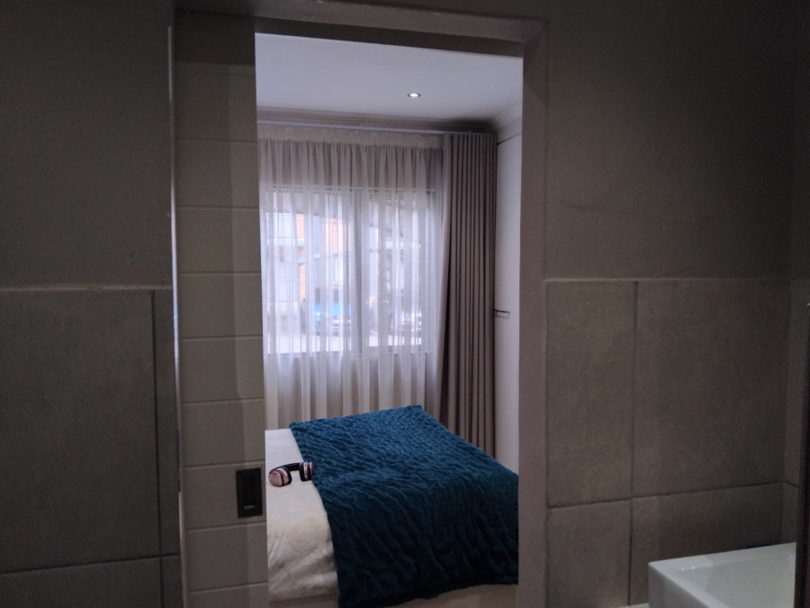 2 Bedroom Property for Sale in Die Hoewes Gauteng