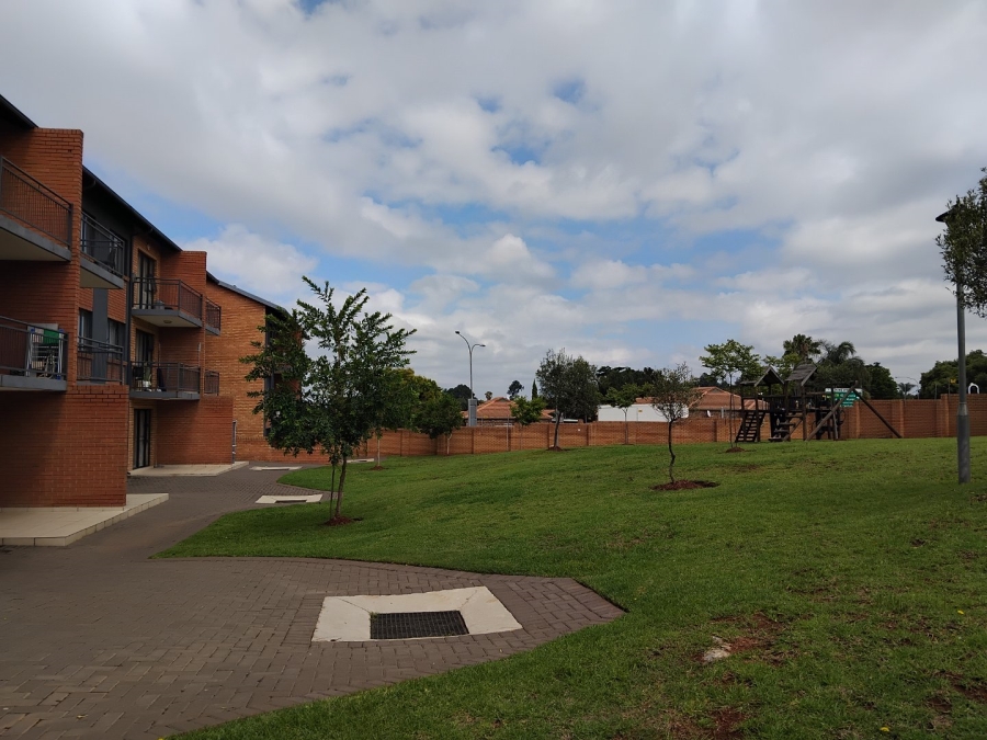 2 Bedroom Property for Sale in Die Hoewes Gauteng