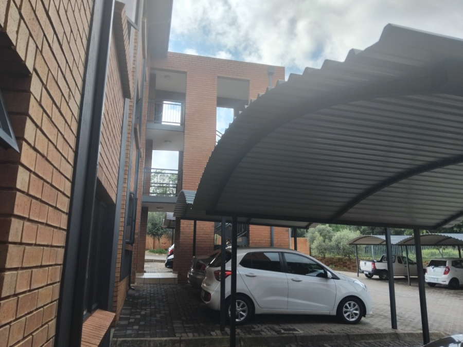 2 Bedroom Property for Sale in Die Hoewes Gauteng
