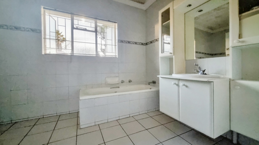 4 Bedroom Property for Sale in Three Rivers East Gauteng