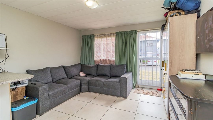 2 Bedroom Property for Sale in Glen Marais Gauteng