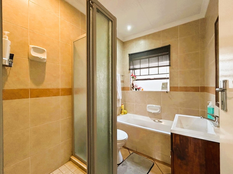2 Bedroom Property for Sale in Eco Park Gauteng