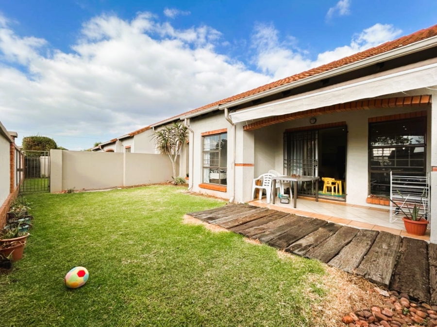 2 Bedroom Property for Sale in Eco Park Gauteng