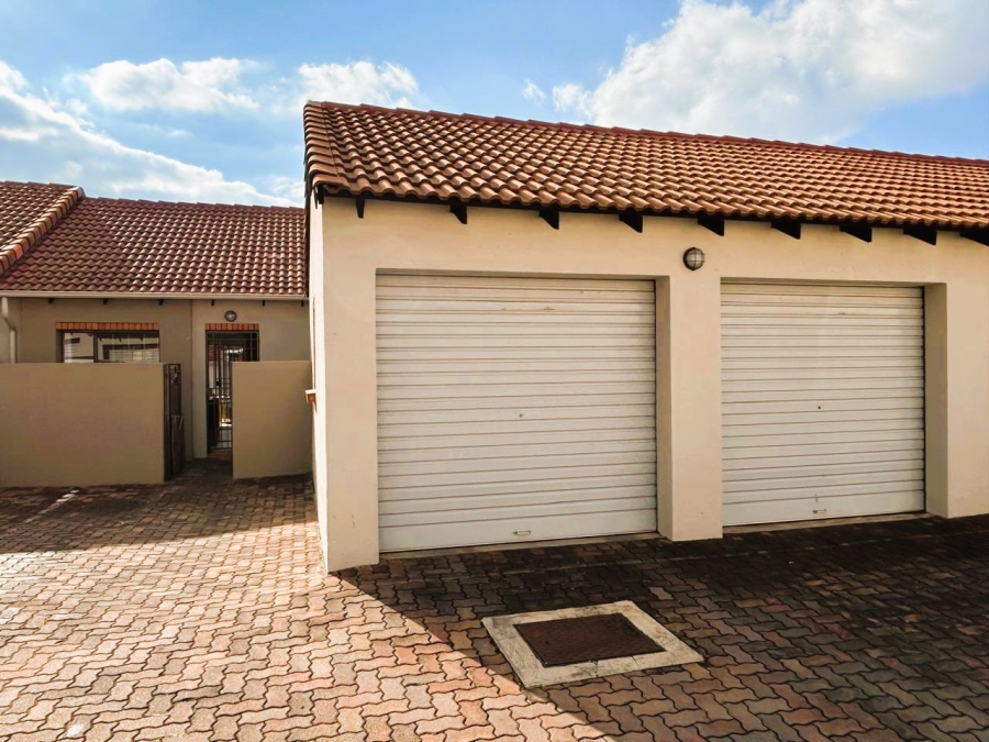 2 Bedroom Property for Sale in Eco Park Gauteng