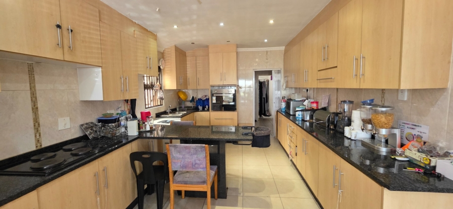7 Bedroom Property for Sale in Laudium Gauteng