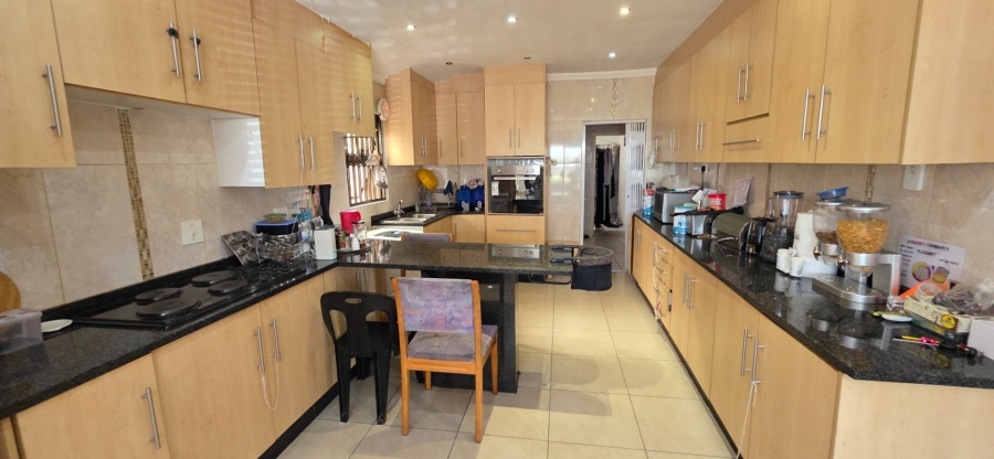 7 Bedroom Property for Sale in Laudium Gauteng