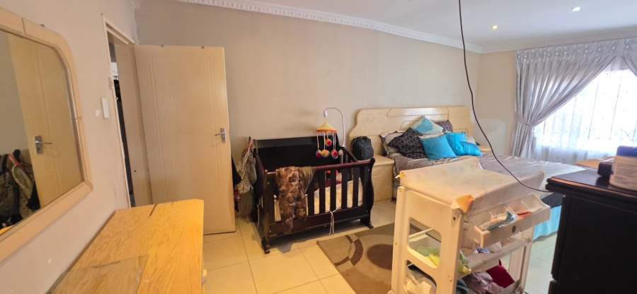7 Bedroom Property for Sale in Laudium Gauteng