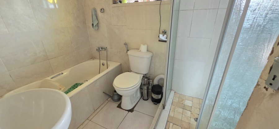 7 Bedroom Property for Sale in Laudium Gauteng