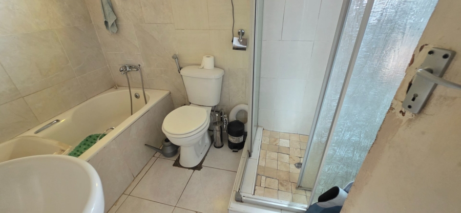 7 Bedroom Property for Sale in Laudium Gauteng