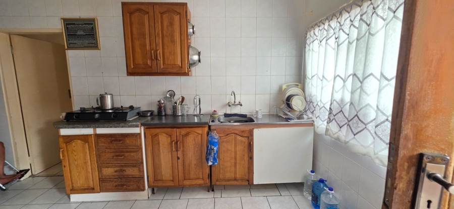 7 Bedroom Property for Sale in Laudium Gauteng