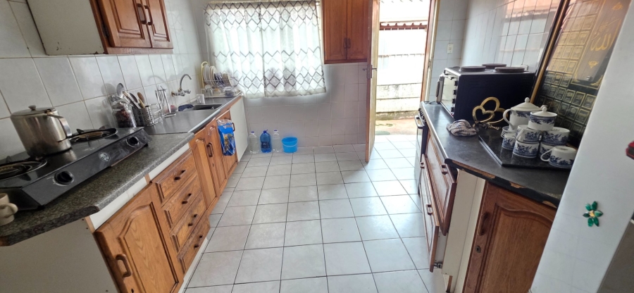 7 Bedroom Property for Sale in Laudium Gauteng