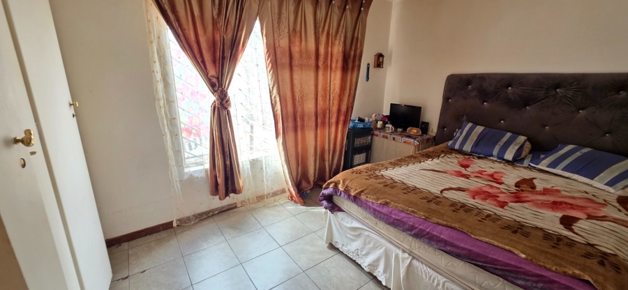 7 Bedroom Property for Sale in Laudium Gauteng