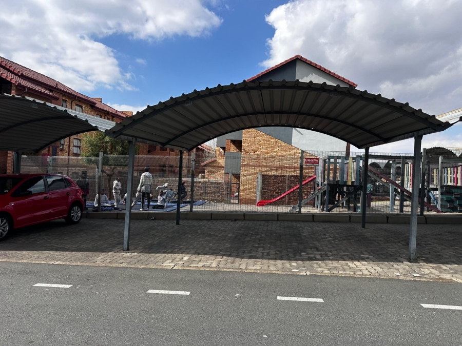 To Let 1 Bedroom Property for Rent in Erand Gardens Gauteng