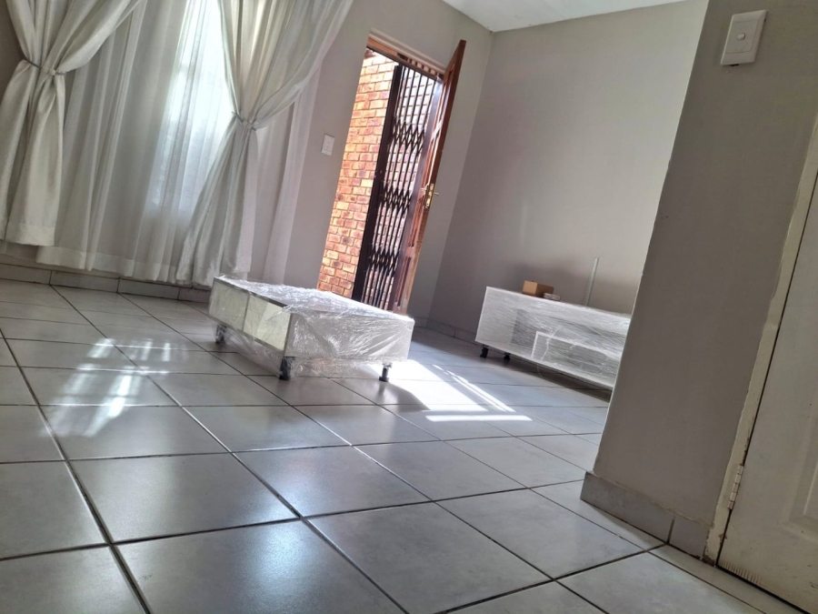 2 Bedroom Property for Sale in Crystal Park Gauteng
