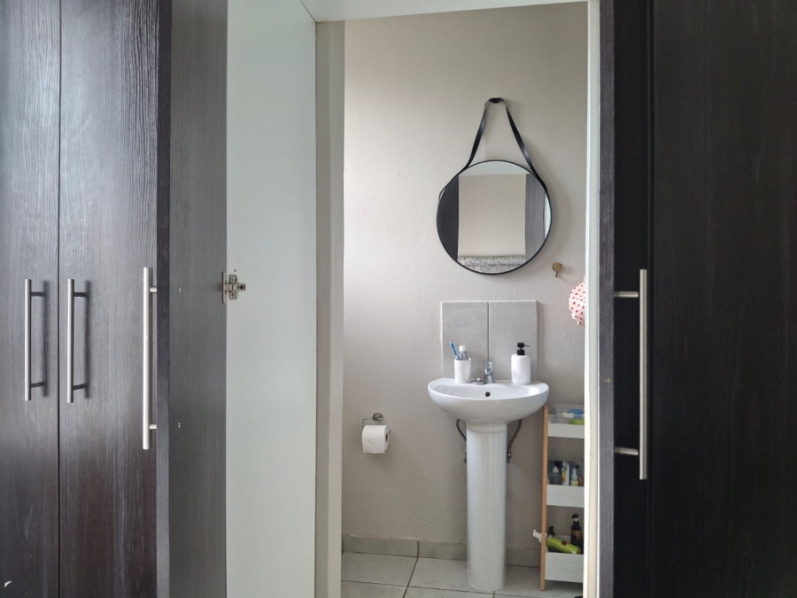 2 Bedroom Property for Sale in Crystal Park Gauteng