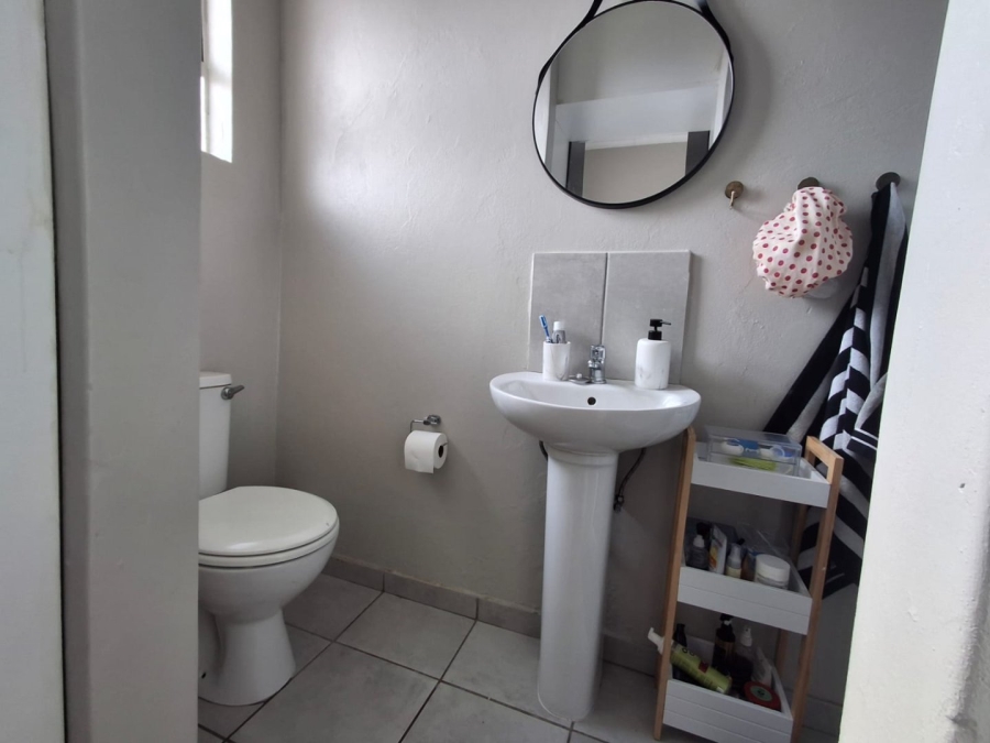 2 Bedroom Property for Sale in Crystal Park Gauteng