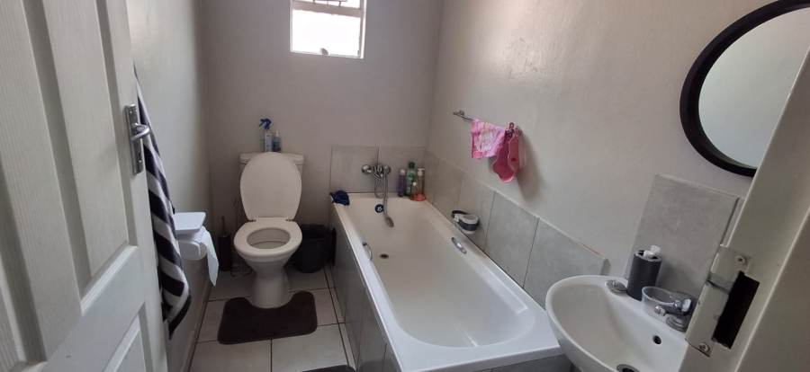 2 Bedroom Property for Sale in Crystal Park Gauteng