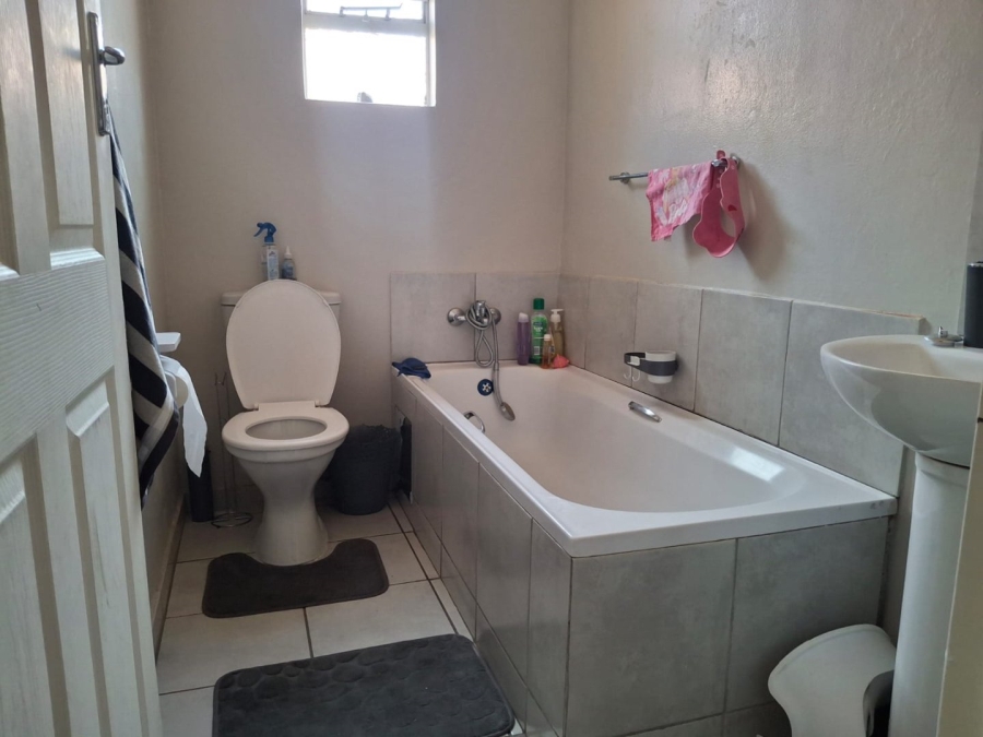 2 Bedroom Property for Sale in Crystal Park Gauteng