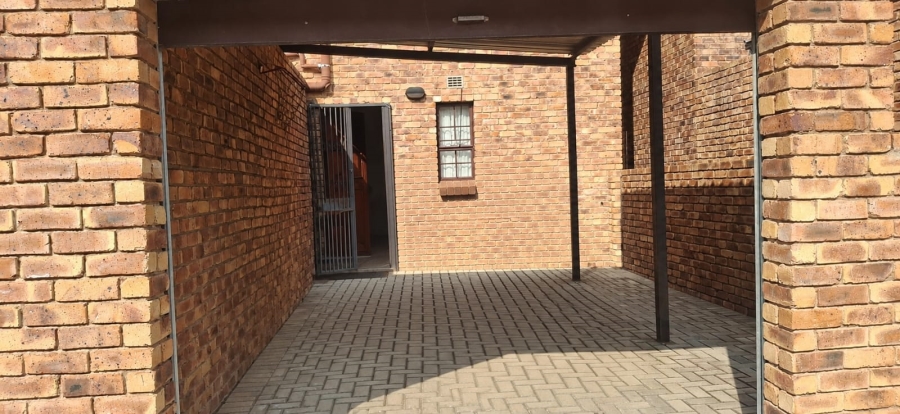 2 Bedroom Property for Sale in Crystal Park Gauteng